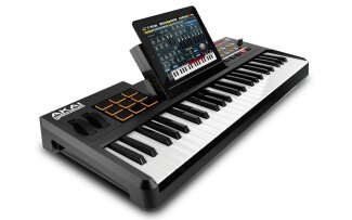 Akai SynthStation49
